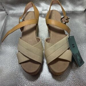 TOMS Willow Women's Brown and Cream Sandals